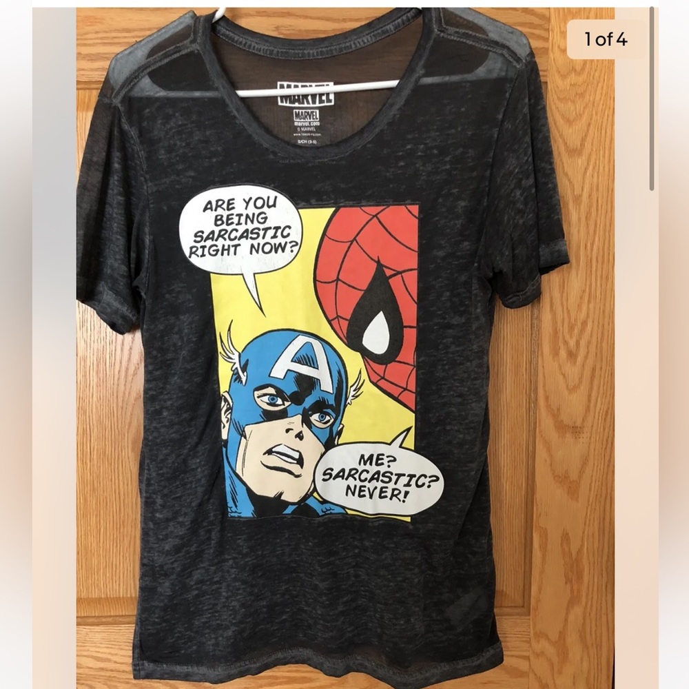 Marvel Heather Gray T-Shirt Spiderman & Captain America Women’s Small.